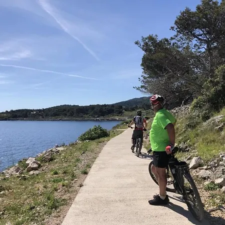 Near The Beaches Apartment Mali Losinj